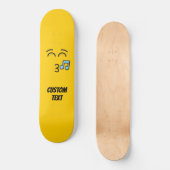 にこやかな目で口笛顔 スケートボード (正面)