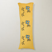 にこやかな目で口笛顔 ボディピロー (正面縦)