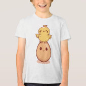 にっこり卵の上に立つキュートなひよこ トライブレンドＴシャツ (正面)