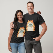 にっこり猫が魚を抱っこして楽しい Tシャツ (ユニセックス)