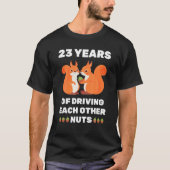 ~にとって23回目結婚の23周年おもしろいカップル Tシャツ (正面)