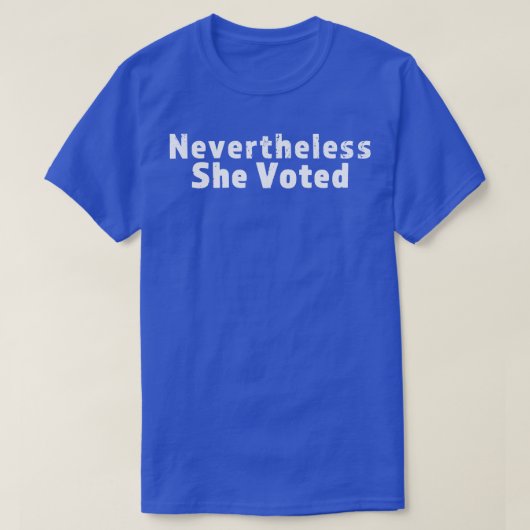 にもかかわらず、彼女1 Tシャツ (デザイン正面)