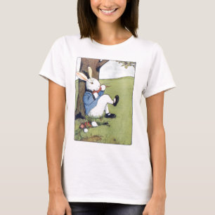 にんじんを食べているウサギ Tシャツ