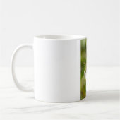 にんにく偽のアパレルとギフトの上のグリーンモス コーヒーマグカップ (左)