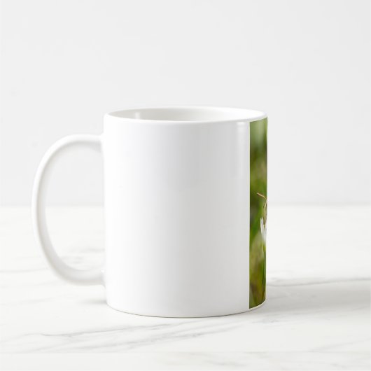 にんにく偽のアパレルとギフトの上のグリーンモス コーヒーマグカップ (左)