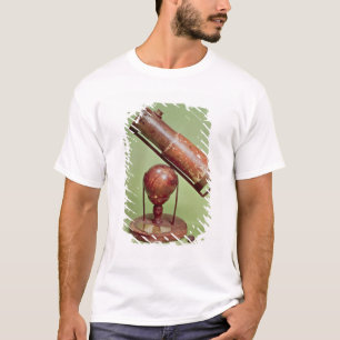 にアイザックニュートン1671年属する望遠鏡 Tシャツ