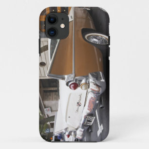 に駐車されたスタデベイカー シルバーホーク クラシックカー iPhone 11 ケース