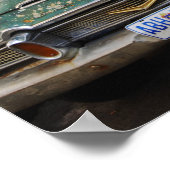 に駐車中の錆びた古い車 ポスター (角)