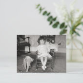 ぬいぐるみを持った少女 1922年 ポストカード (スタンド正面)