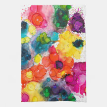 ぬいぐるみを見上げる