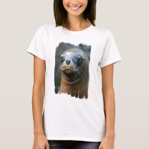 ぬれたシールの女性はTシャツに合いました Tシャツ