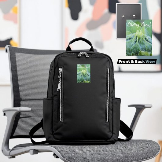 ぬれたヒマワリの芽のクローズアップの写真 缶バッジ