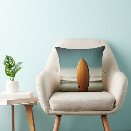 ぬれた砂の直立した木製サーフボード クッション (椅子)