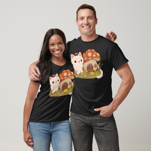 ねことカエルの友だち付きききのこの家 Tシャツ (ユニセックス)