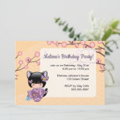 ねこコケシ人形 – 猫耳ゲイシャ誕生日パーティー 招待状 (スタンド正面)