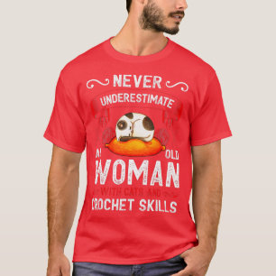 ねこ針編み術を持ったおばあさんおもしろい Tシャツ