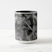 ねじれた正方形、黒と灰色の「ブラシストローク」 マグカップ (中央)
