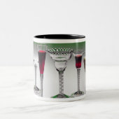 ねじれの茎が付いているワイングラスのコレクション ツートーンマグカップ (中央)