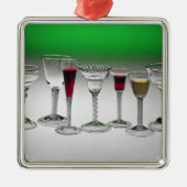 ねじれの茎が付いているワイングラスのコレクション メタルオーナメント (正面)