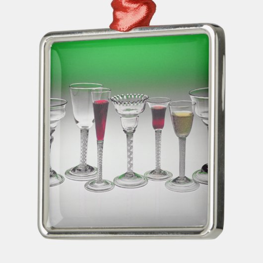 ねじれの茎が付いているワイングラスのコレクション メタルオーナメント (左)