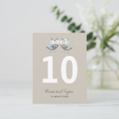 のお洒落結婚茶色の青いフクロウのテーブル番号 ポストカード (スタンド正面)