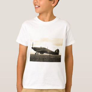 のために先を争う戦闘機は出発します Tシャツ