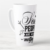 ～のために溶ける価値のある人々がいる  カフェラテマグ (左アングル)