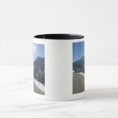 のどかな空の道のthrugh冬の景色、2 マグカップ (中央)