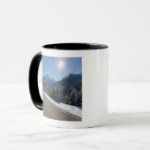 のどかな空の道のthrugh冬の景色、2 マグカップ (正面左)