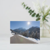 のどかな雪の冬の風景を貫く空の道、2 ポストカード (スタンド正面)