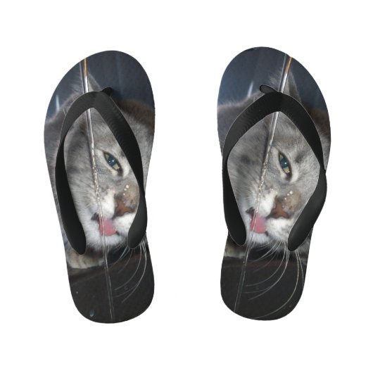 のどが渇いた猫がタップを飲み キッズビーチサンダル (フットベッド)