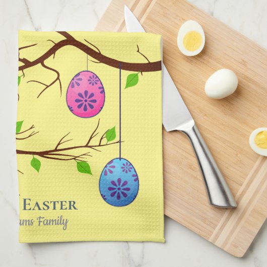 のぶら下がったイースターの卵、春の木の枝 キッチンタオル (四つ折り)