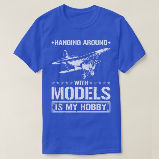 のぶら下がったモデルのまわりに飛行機RC飛んでいる Tシャツ (デザイン正面)