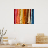 のぶら下がった着色糸の束 ポスター (キッチン)