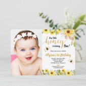 のまわりにのヒマワリの誕生日の黄色の写真 招待状 (スタンド正面)