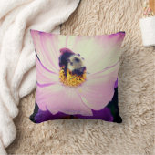 のまわりにオンピンクコスモス花閉まる クッション (ブランケット)