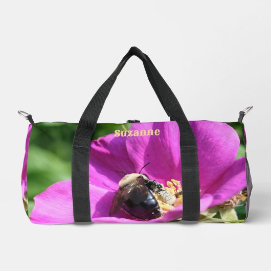 のまわりにオンピンクローズパーソナライズされた ダッフルバッグ (正面)