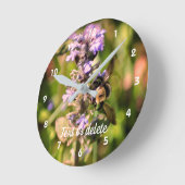 のまわりにオン紫パーソナライズされた花 ラウンド壁時計 (傾斜)