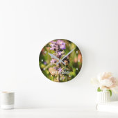 のまわりにオン紫パーソナライズされた花 ラウンド壁時計 (ホーム)