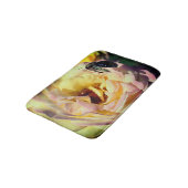 のまわりに飛んでいるがピンクローズに近づく バスマット (アングル)