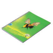 のまわりに飛んでいるの花が咲く牧草地 ノートブック (左側)