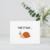 のんびりかわいいアニメのカタツムリ ポストカード (スタンド正面)