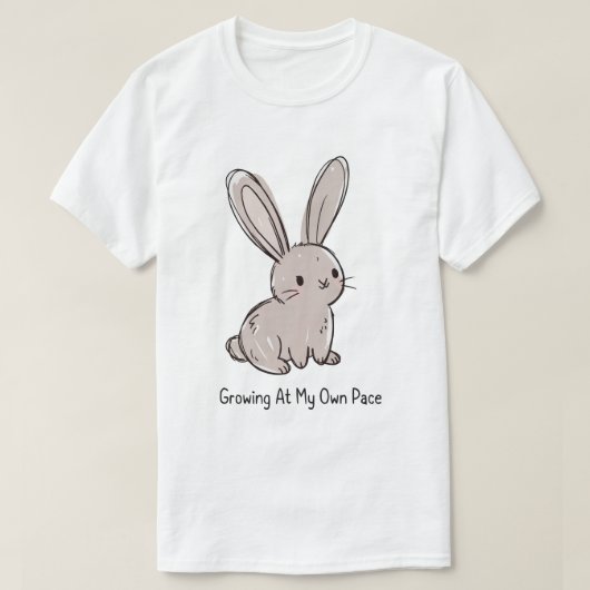 のんびり自分のペースで成長中 かわいいうさぎ Tシャツ (デザイン正面)