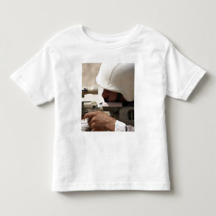 のイラクの陸軍軍曹の視力は及びます トドラーTシャツ