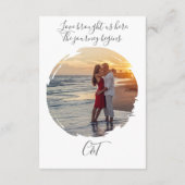 のカジュアルスクリプモダント・カップルイラストレーション エンクロージャーカード (裏面)