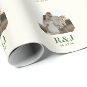 のカップル結婚フォトグリーンモノグラムを追加 ラッピングペーパー (ロールコーナー)