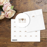 のカップル結婚モノグラムラブハート ラウンドシール<br><div class="desc">座標素晴らし項目!私たちのモノグラム結婚式用シール素晴らしは、美しいブラウンホースのデザインコレクションのためのウェディングパーティーの供給を補完する。カップル結婚のモノグラムと特別な日付を追加。このテンプレートを使って自分のカップルのモノグラム結婚式用シールを作成する。</div>