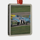 のドーナを眩ます北アメリカP-51 D メタルオーナメント (右)