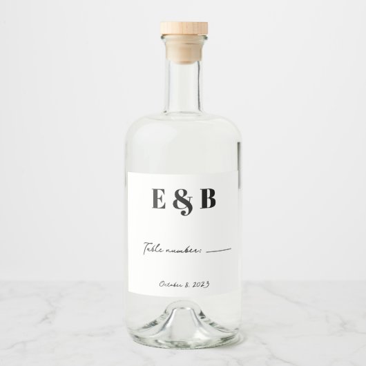 のパーソナライズされたイニシャルおよび日付テーブル番号 リキュールボトルラベル (正面)
