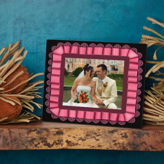 のパーソナライズされた結婚フォトピンクのレースリボンフレーム フォトプラーク (側面)